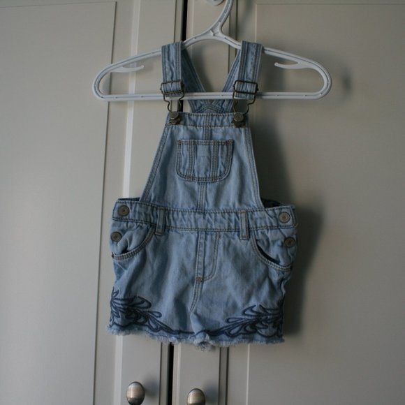 2/$20 Zara baby girl jean overall shorts 9 months - Picture 2 of 16